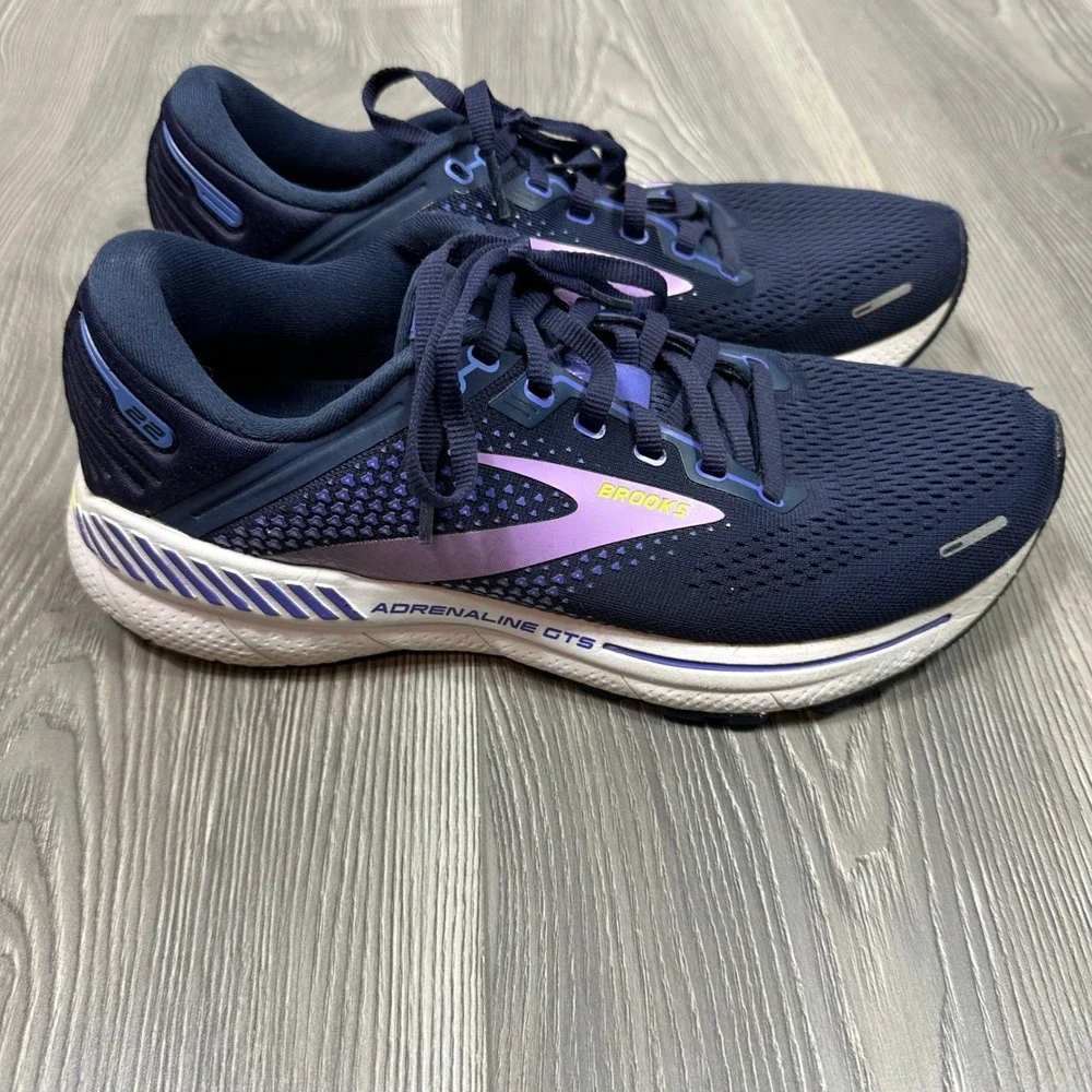 Brooks Women‎ Adrenaline GTS 22 Running Shoe in Peacoat/Blue Iris/Rhapsody